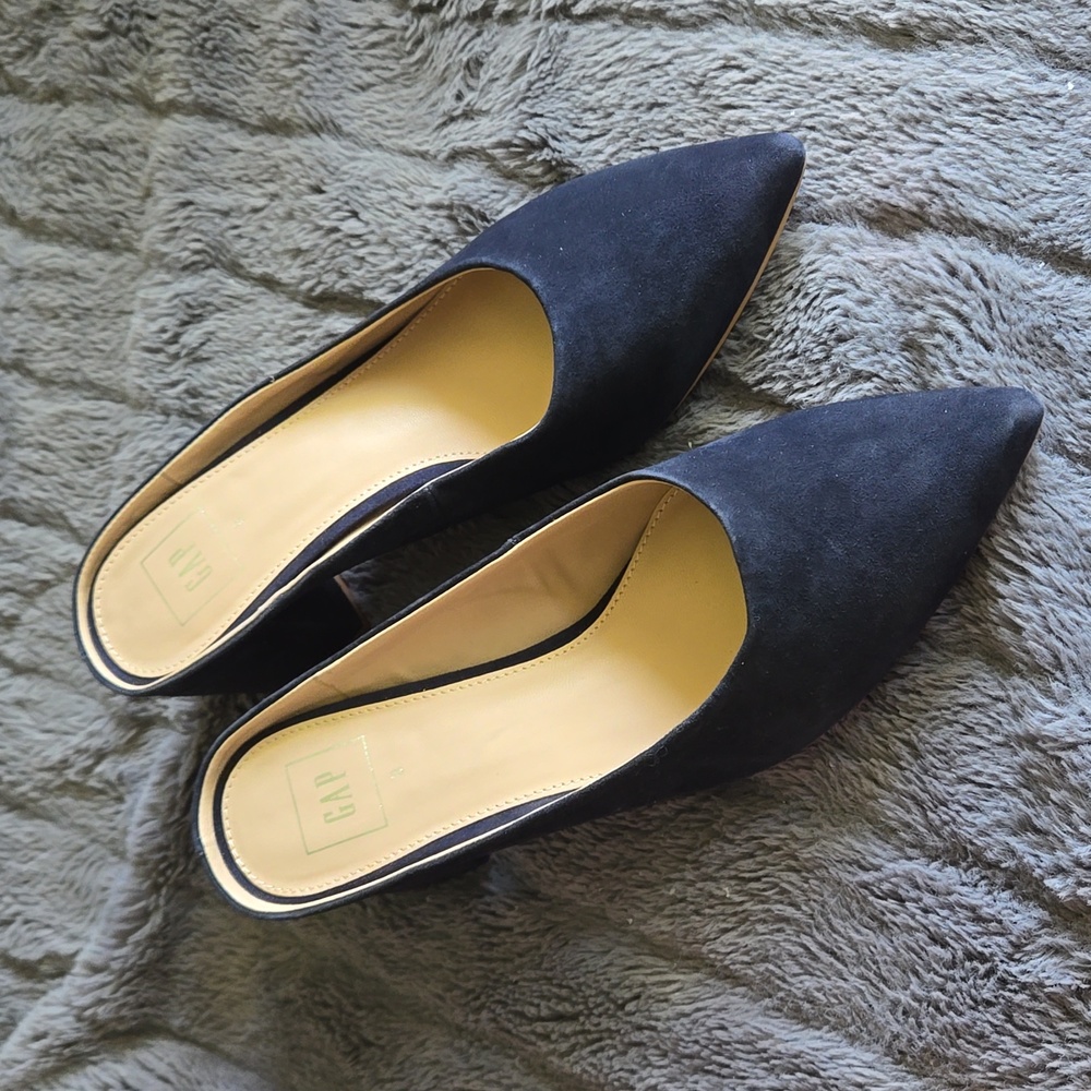 Gap navy blue suede slip on / block heel mule size 8